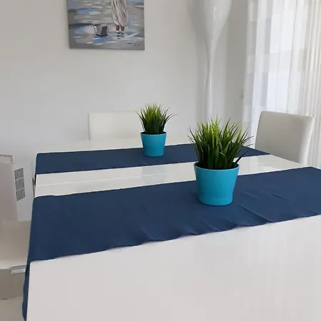 Silver Coast Apartment *